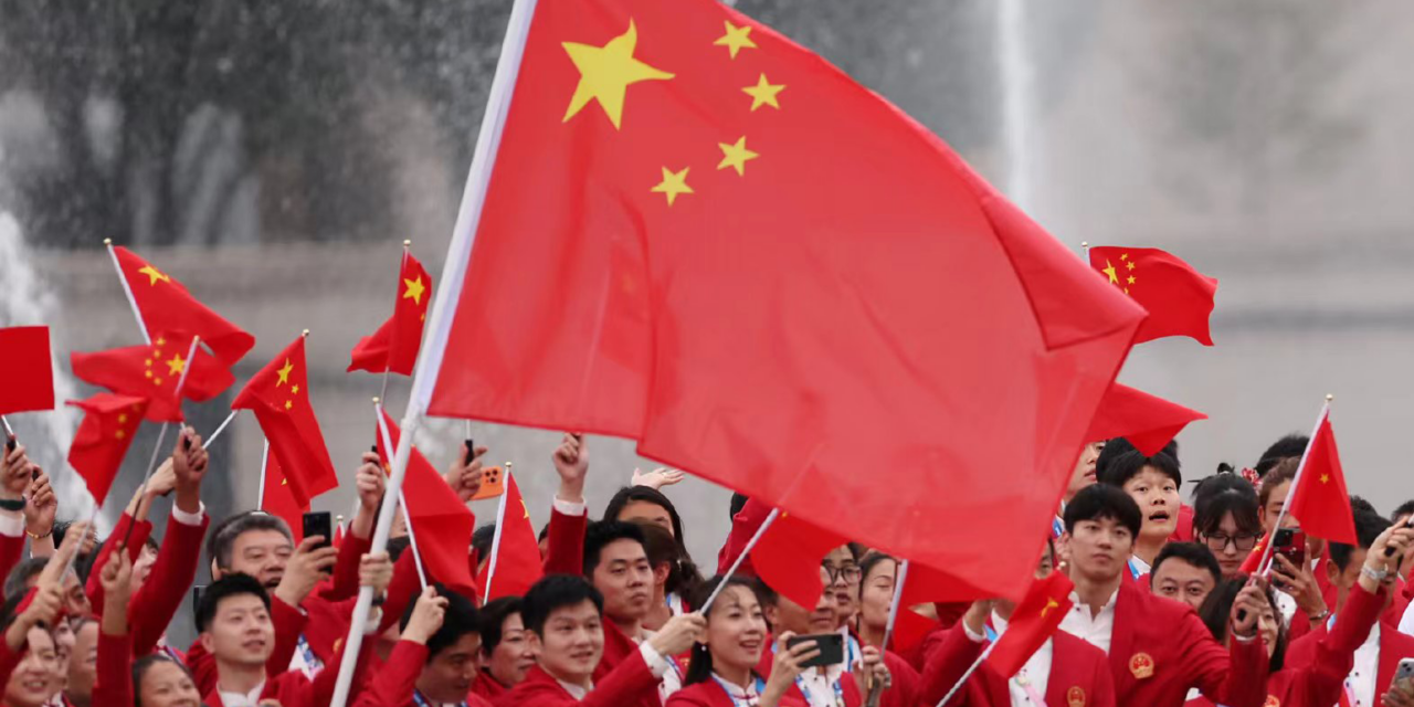 拼搏赛场，荣耀共享